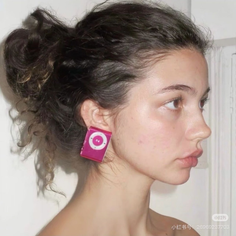 مشغل MP3 صغير أصلي، مشبك شعر ص - مراجعة Tech Inspired Accessories وسعره